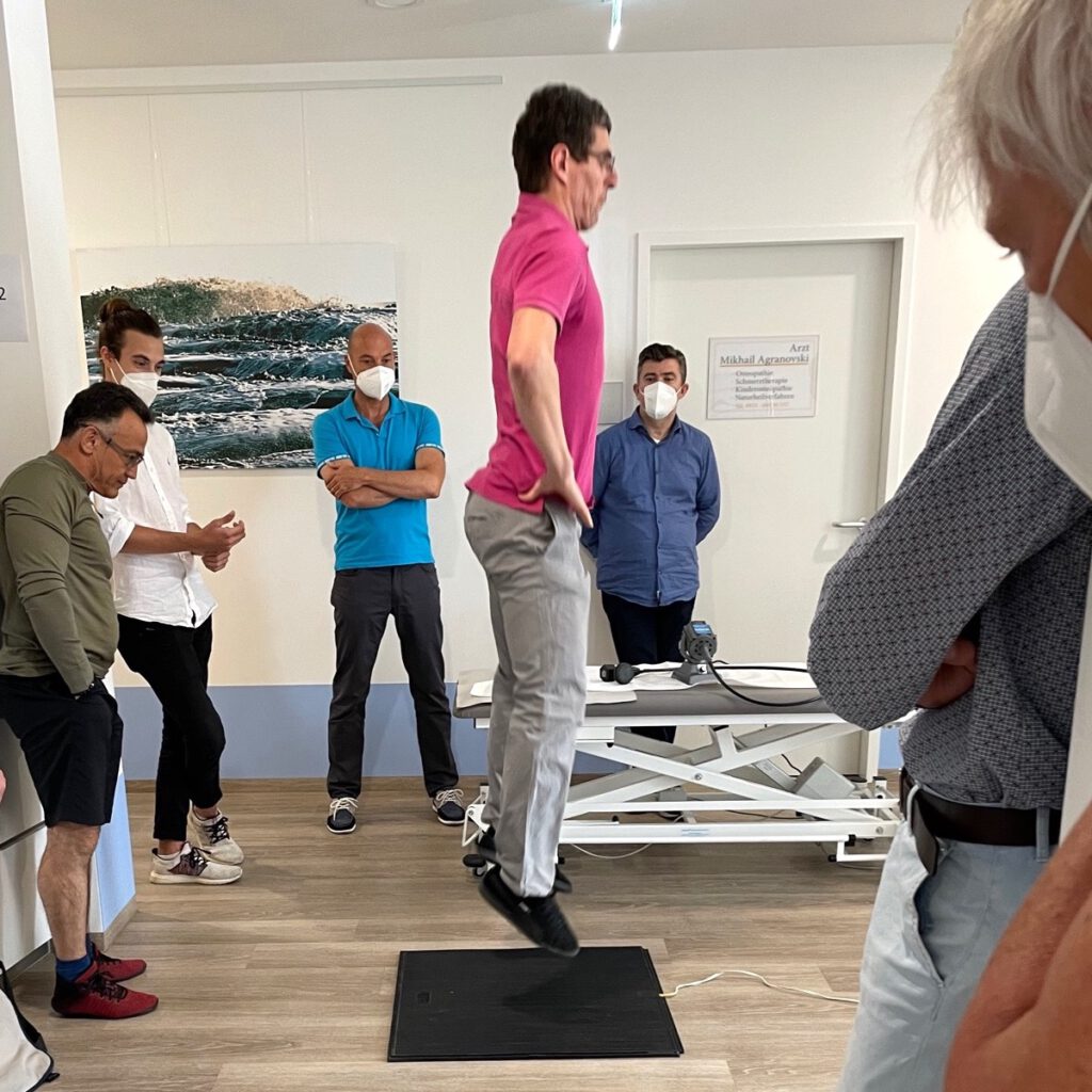 Demonstration während eines Workshops zur Sportmedizin